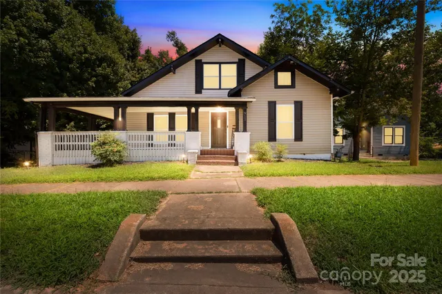 $265,000 | 911 Wilson W Lee Boulevard, Statesville, NC 28677