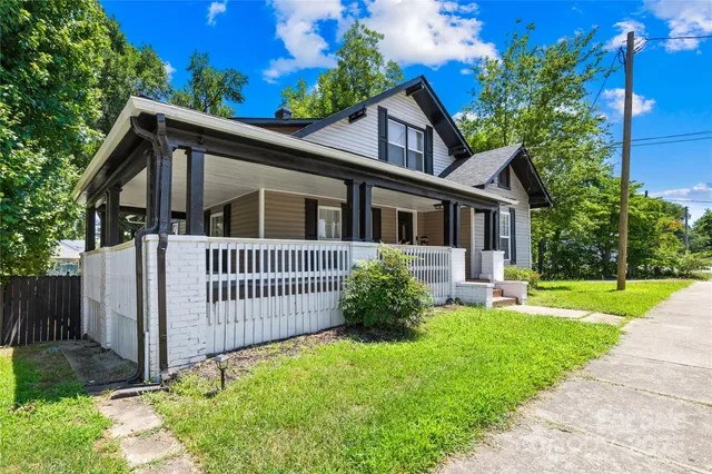$265,000 | 911 Wilson W Lee Boulevard, Statesville, NC 28677