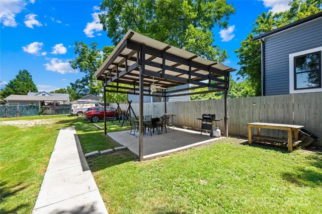 $265,000 | 911 Wilson W Lee Boulevard, Statesville, NC 28677