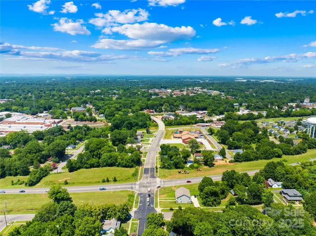 $265,000 | 911 Wilson W Lee Boulevard, Statesville, NC 28677