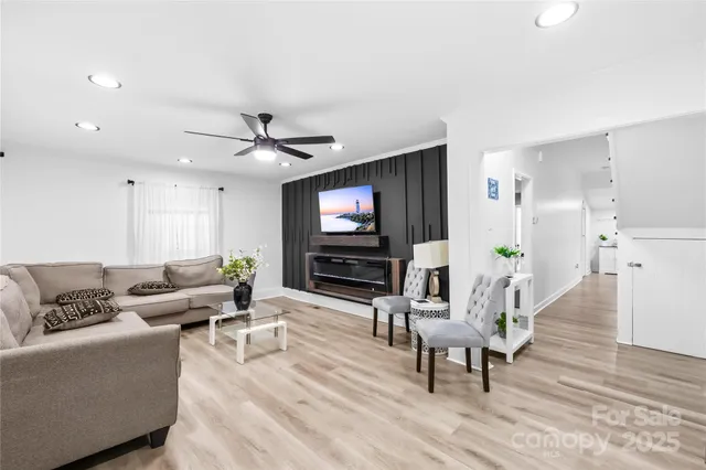 $265,000 | 911 Wilson W Lee Boulevard, Statesville, NC 28677