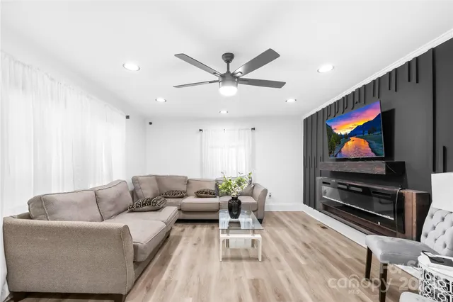 $265,000 | 911 Wilson W Lee Boulevard, Statesville, NC 28677