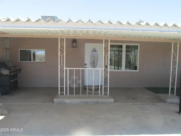 $379,000 | 6085 South Euclid Drive, Miami, AZ 85539