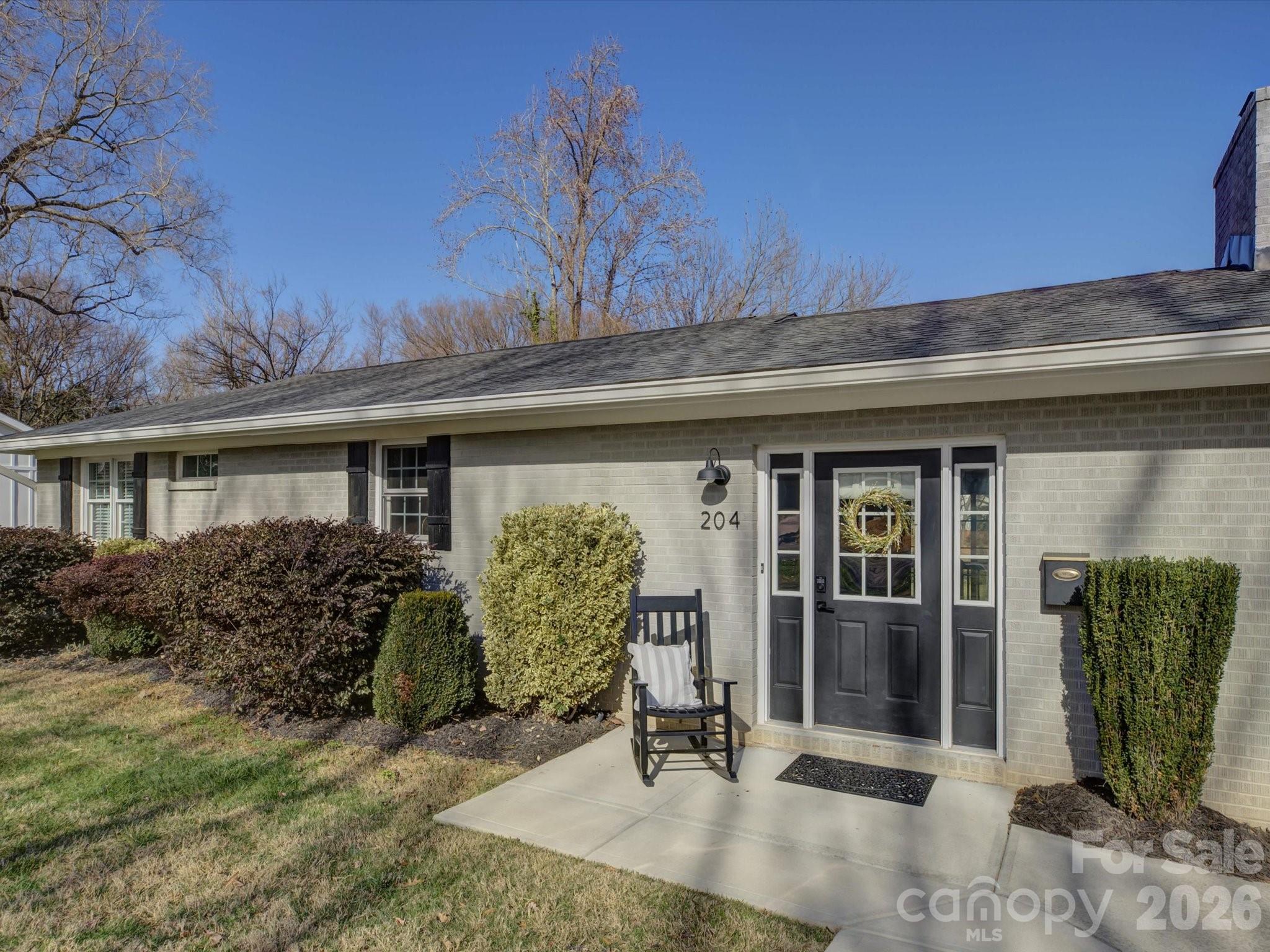 204 West Elliott Street Fort Mill, SC 29715 - Photo 4 of 43 a front view of a house with garden