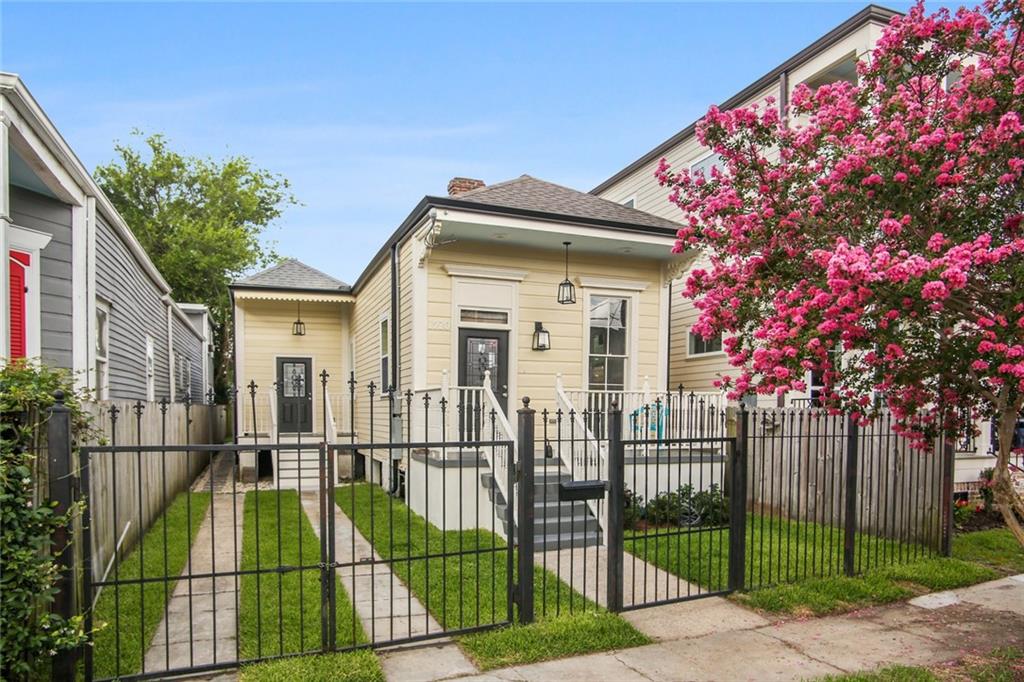 1920 Delachaise Street, New Orleans, LA 70115 Compass