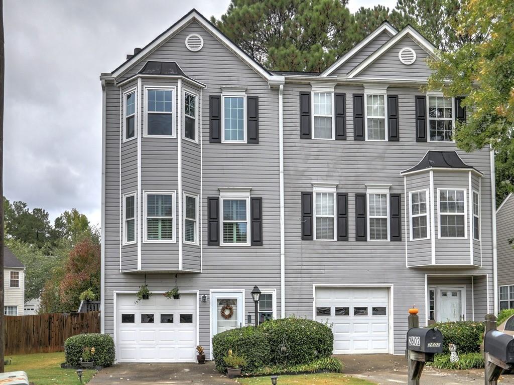 End Unit on Cul-de-sac.Welcome home