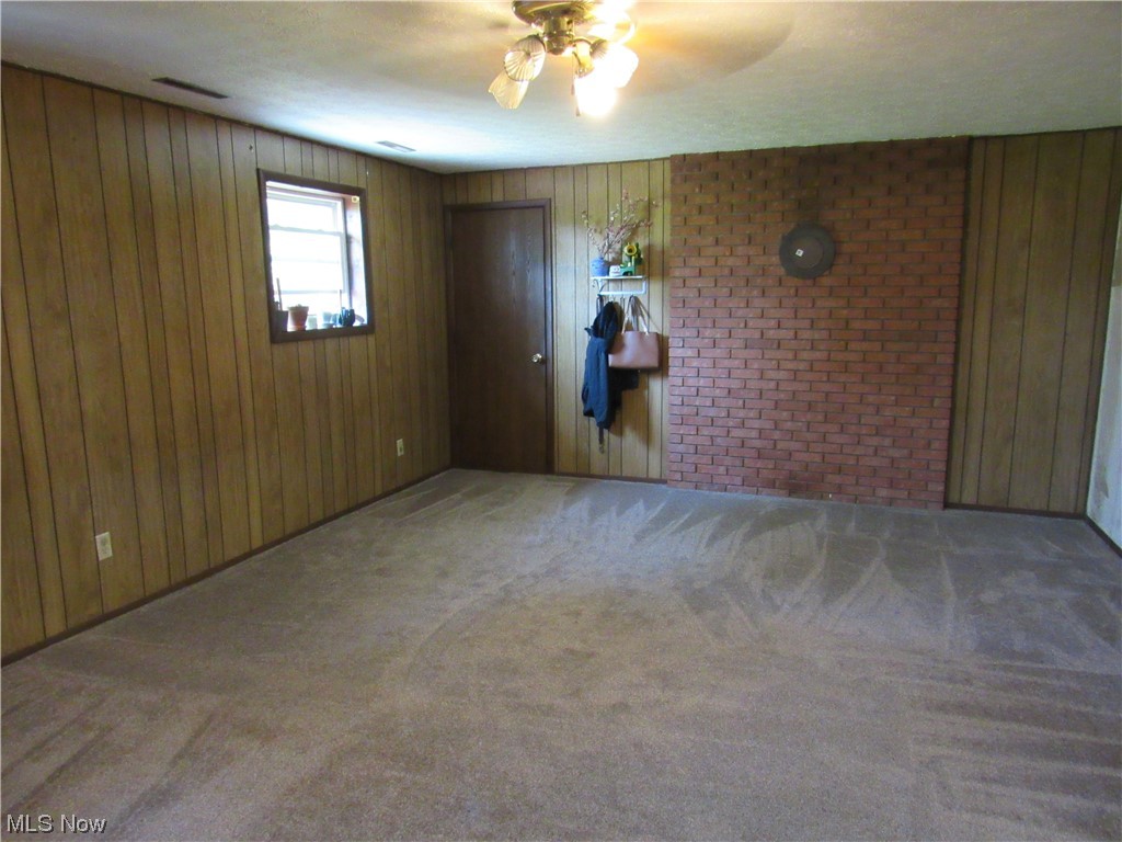 10043 Akron Road Rittman, OH 44270 - Photo 8 of 16 Family Room