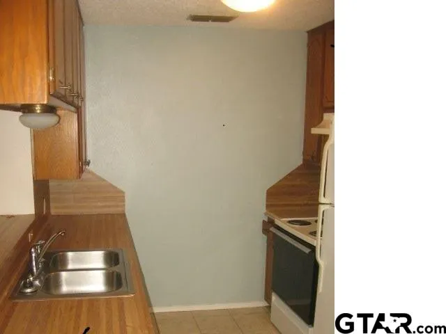 a view of utility room