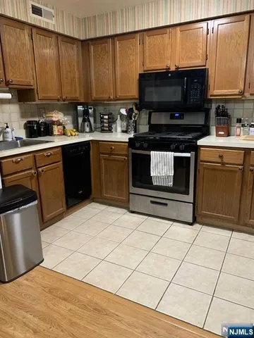 $2,500 | 825 Riverside Avenue, Unit 201, Lyndhurst, NJ 07071