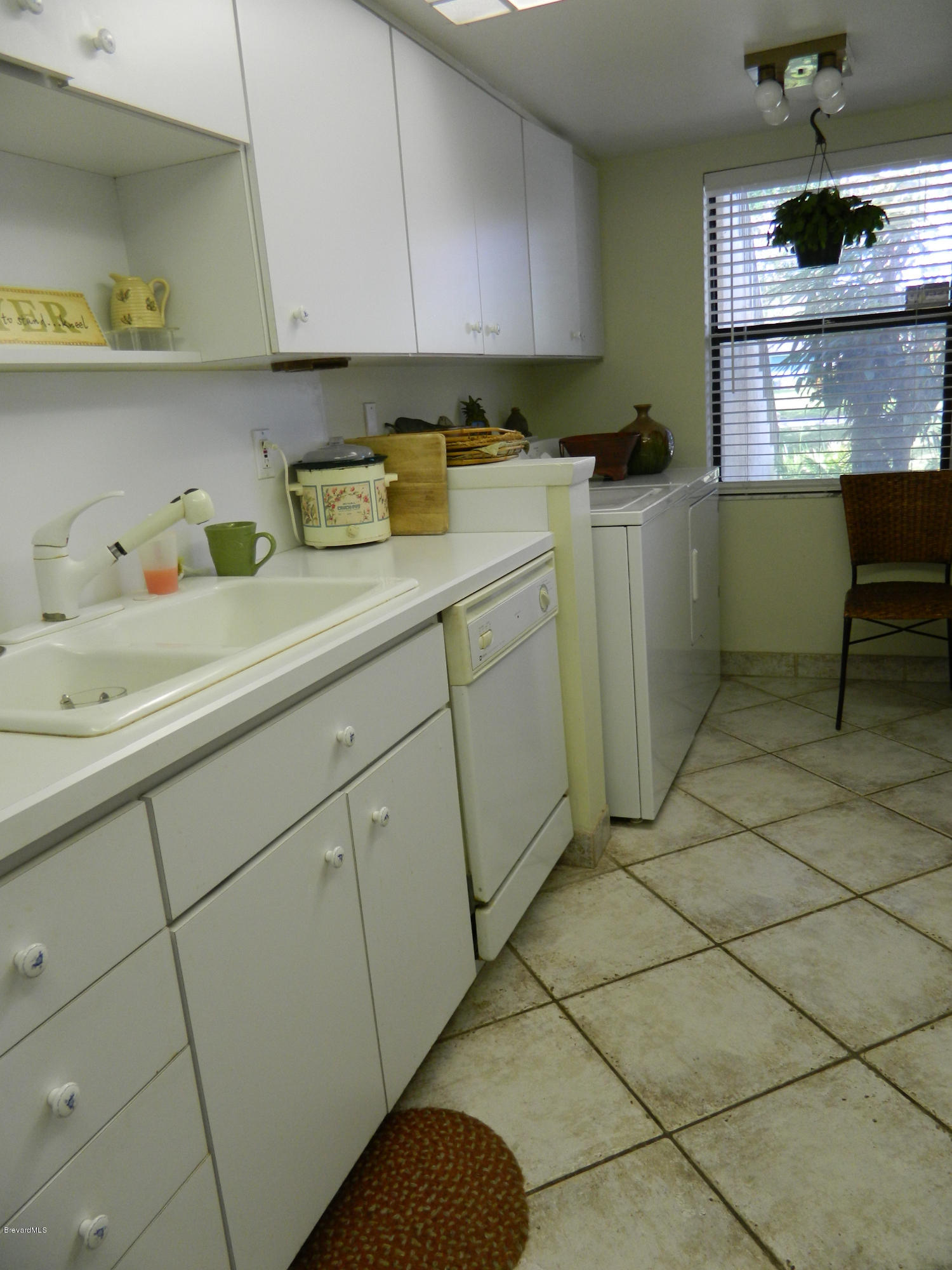 500 Catalina Road, Unit 404 Cocoa Beach, FL 32931 - Photo 7 of 26 Kitchen