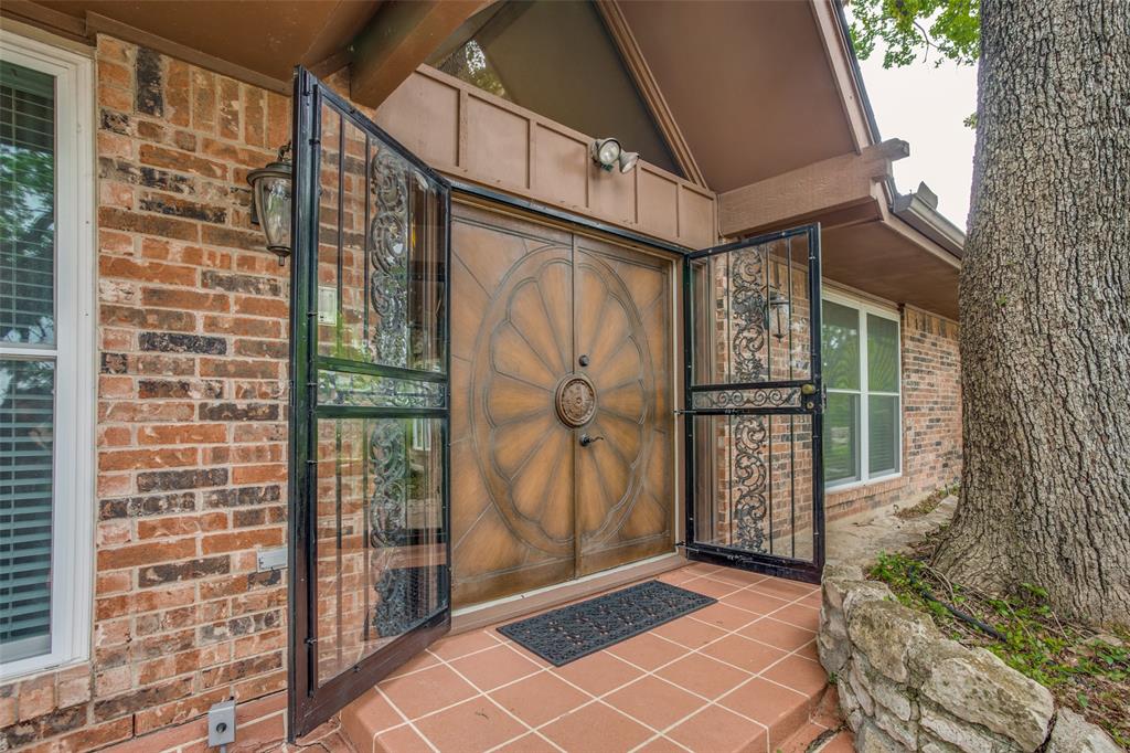 a view of front door with outdoor space