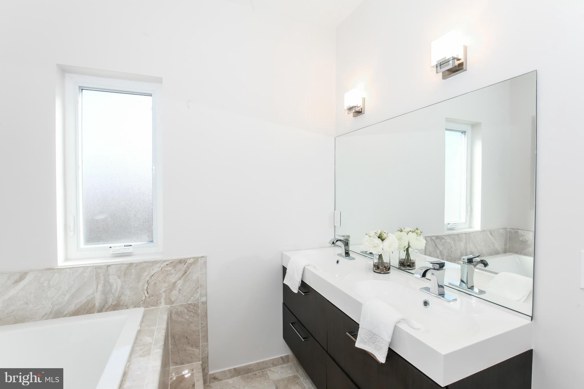 756 Park Road Northwest, Unit 4 Washington, DC 20010 - Photo 22 of 29 Bath (Master)