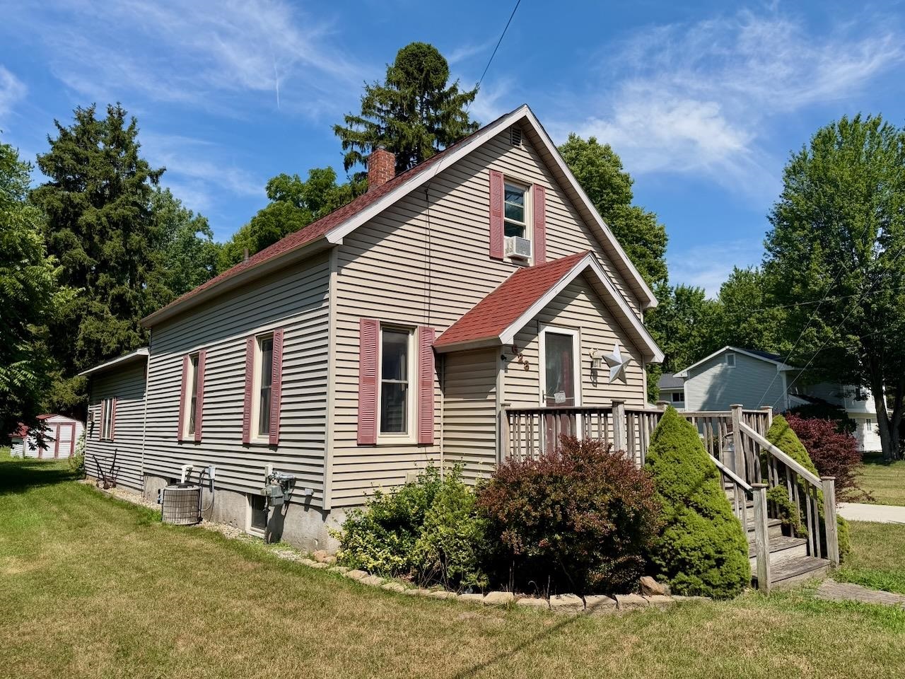 623 North Line Street Chesaning, MI 48616 - Photo 3 of 33