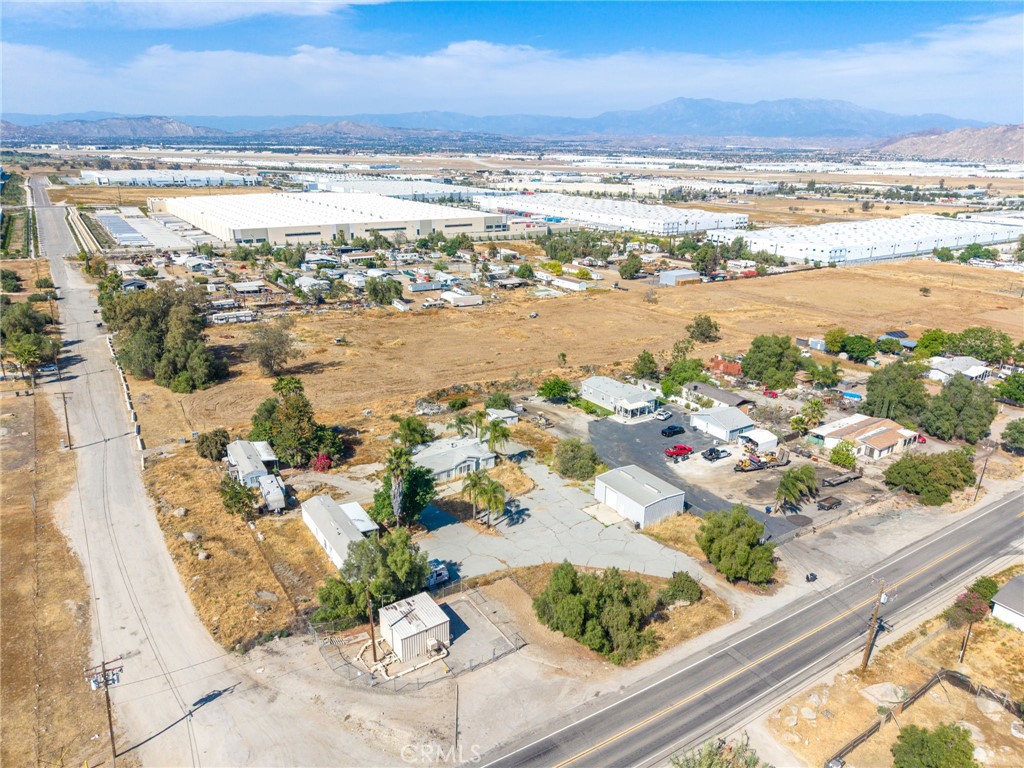 18420 Decker Road Perris, CA 92570 - Photo 3 of 15