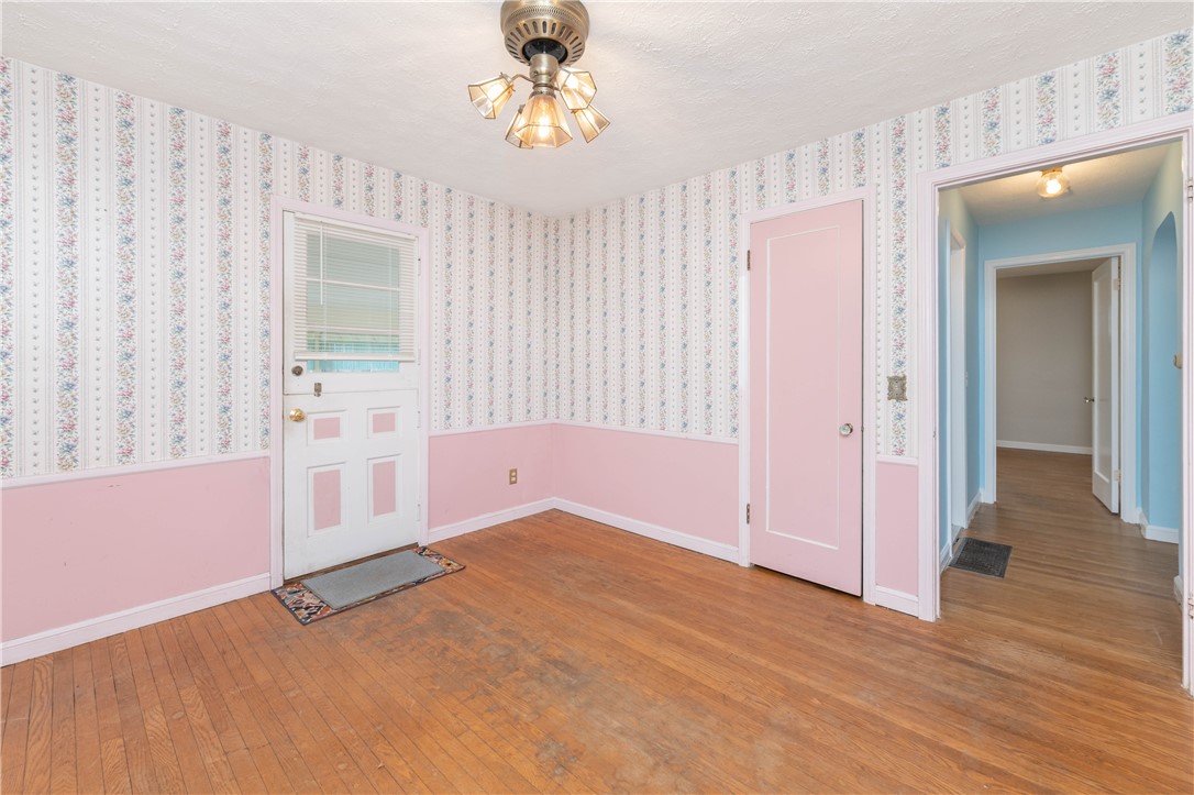 65 English Road Greece, NY 14616 - Photo 17 of 43