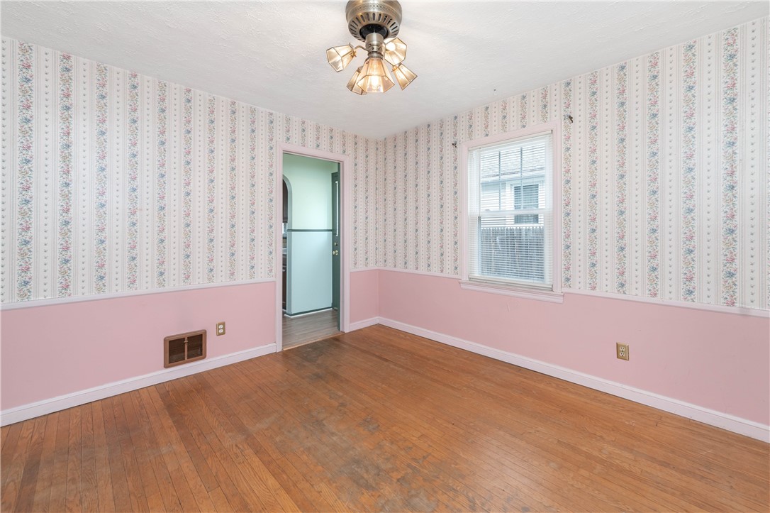 65 English Road Greece, NY 14616 - Photo 19 of 43