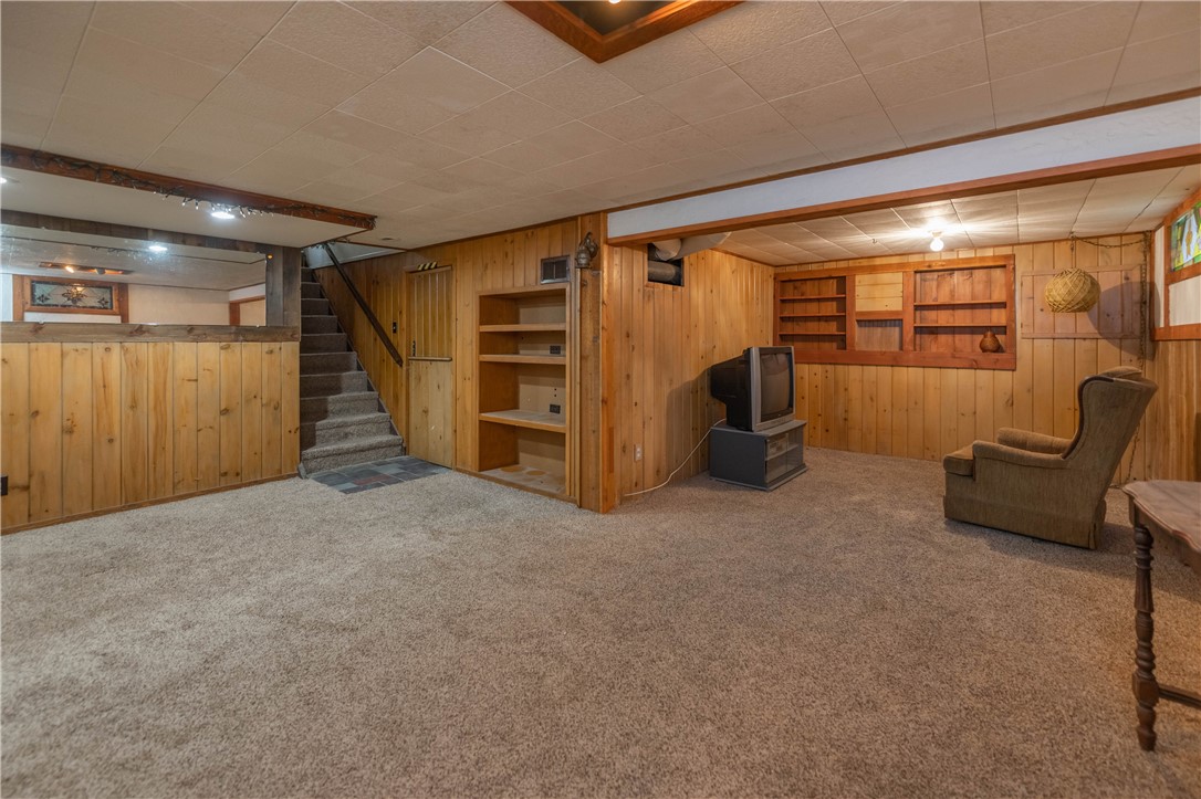 65 English Road Greece, NY 14616 - Photo 38 of 43