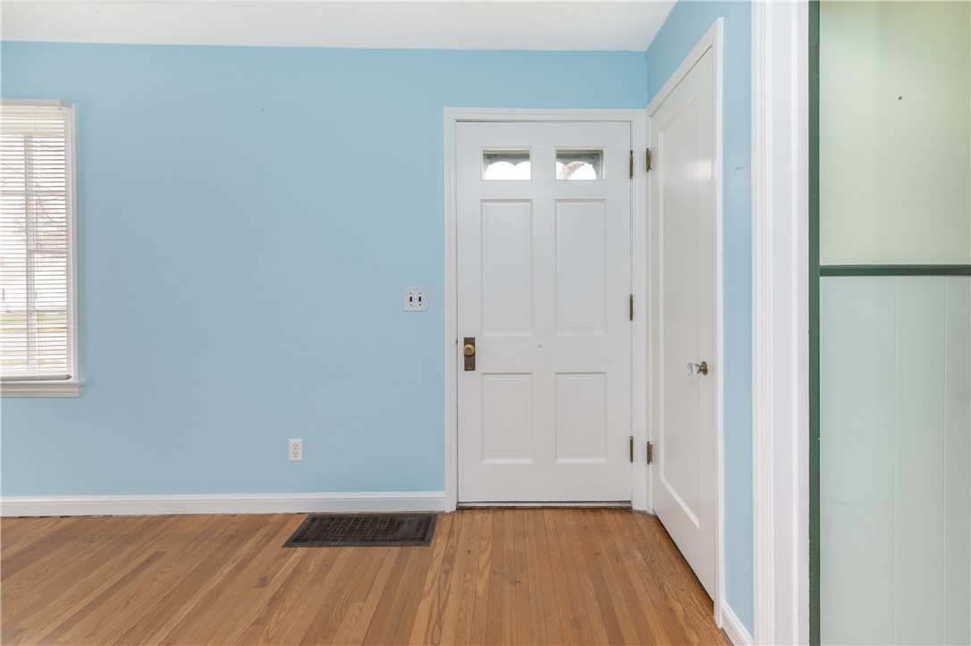 65 English Road Greece, NY 14616 - Photo 4 of 43