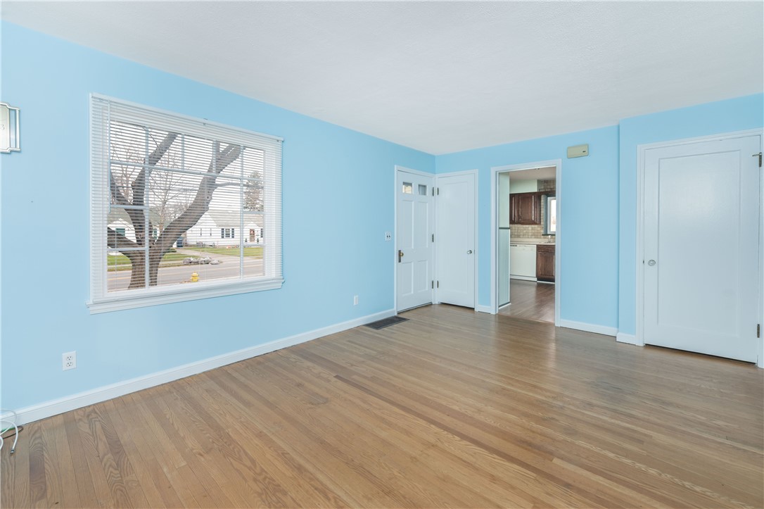 65 English Road Greece, NY 14616 - Photo 7 of 43