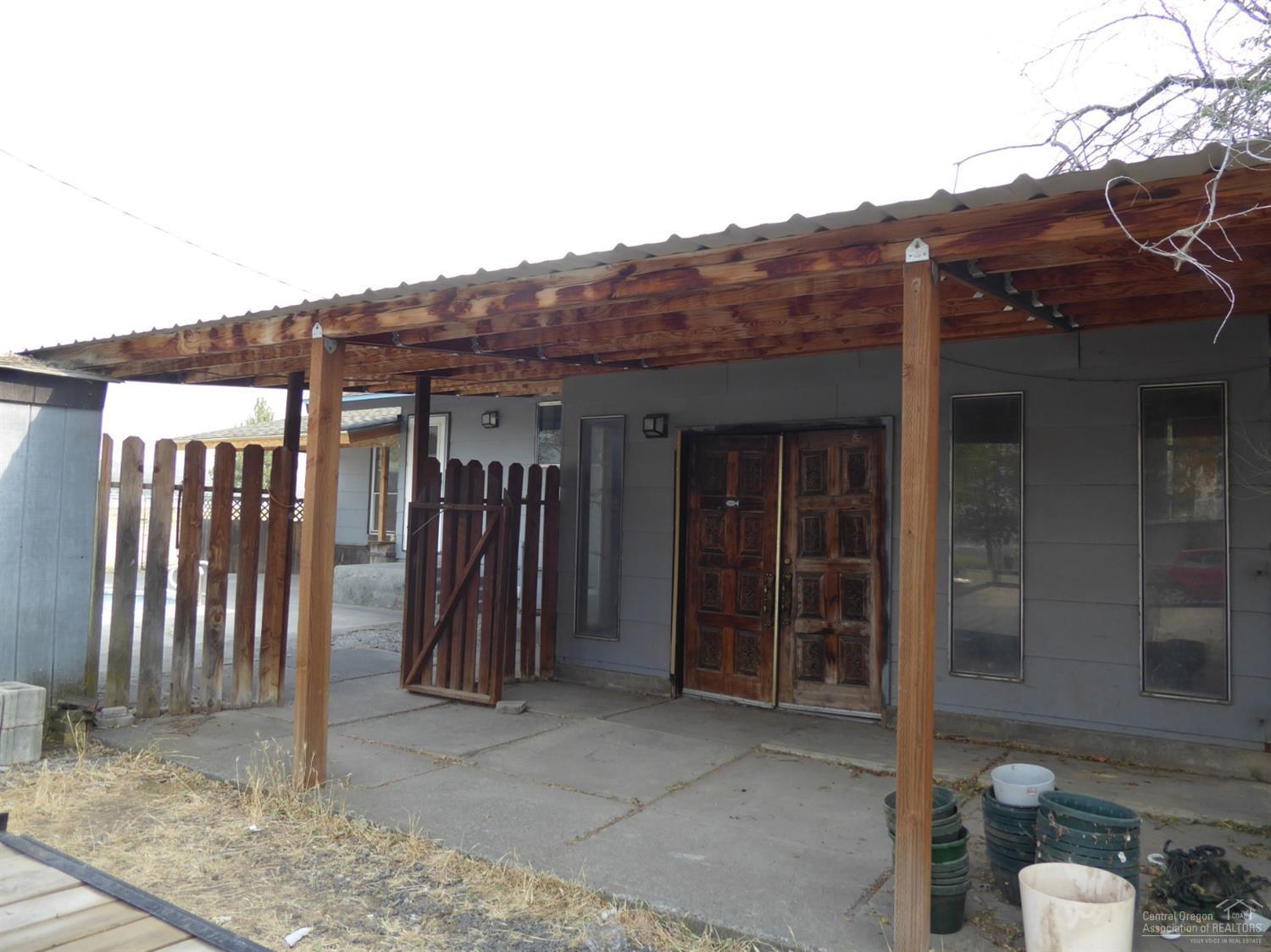 992 Northeast Loucks Road Madras, OR 97741 - Photo 1 of 16 Gallery Image 1