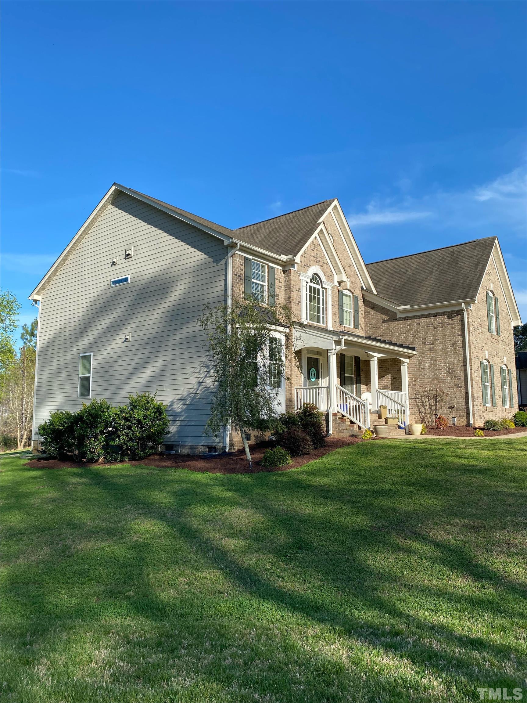 2800 Bending Tree Court Raleigh, NC 27613 - Photo 4 of 49 a front view of a house with a garden