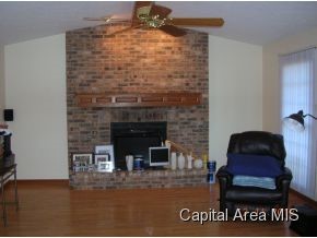 116 East Sherry Drive Springfield, IL 62703 - Photo 2 of 9 Gallery Image 2