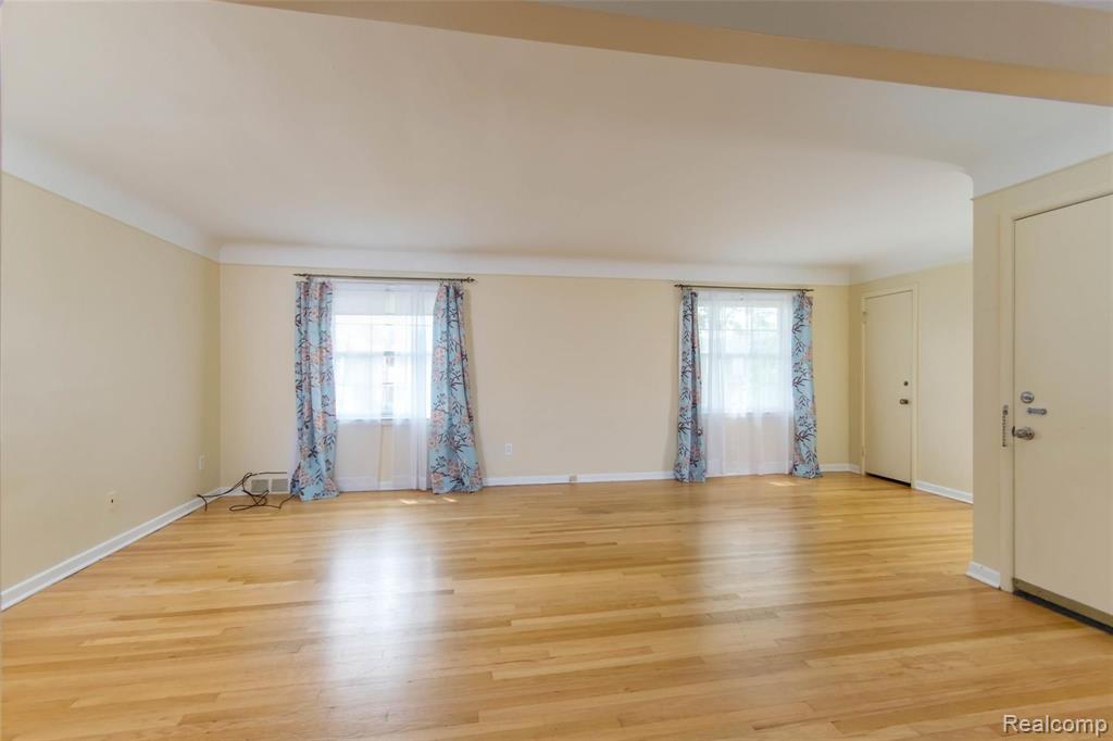 634 Cadieux Road Grosse Pointe, MI 48230 - Photo 8 of 34