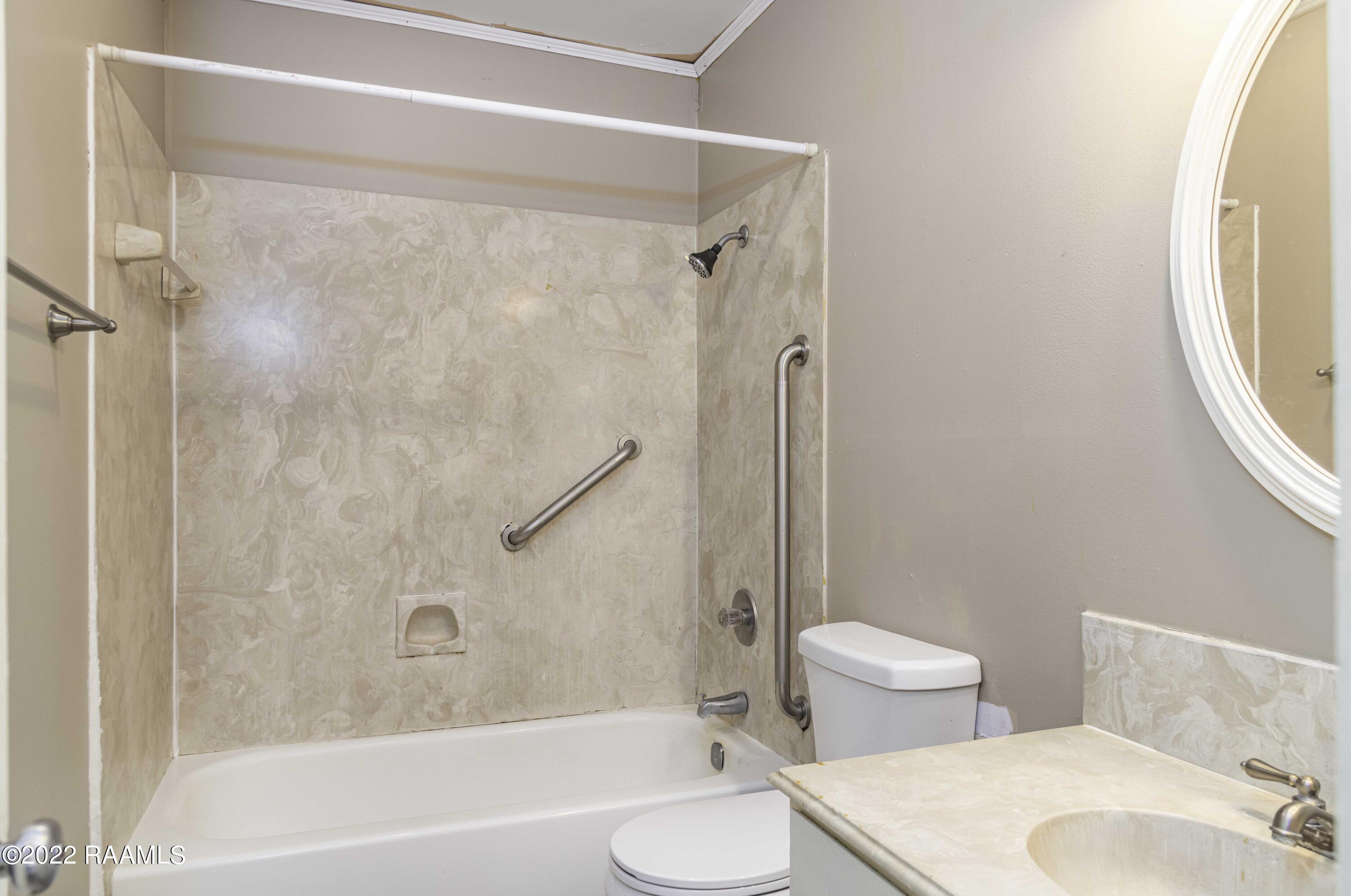 701 South College Road, Unit 103 Lafayette, LA 70503 - Photo 11 of 15 2nd Bedroom Bath 1