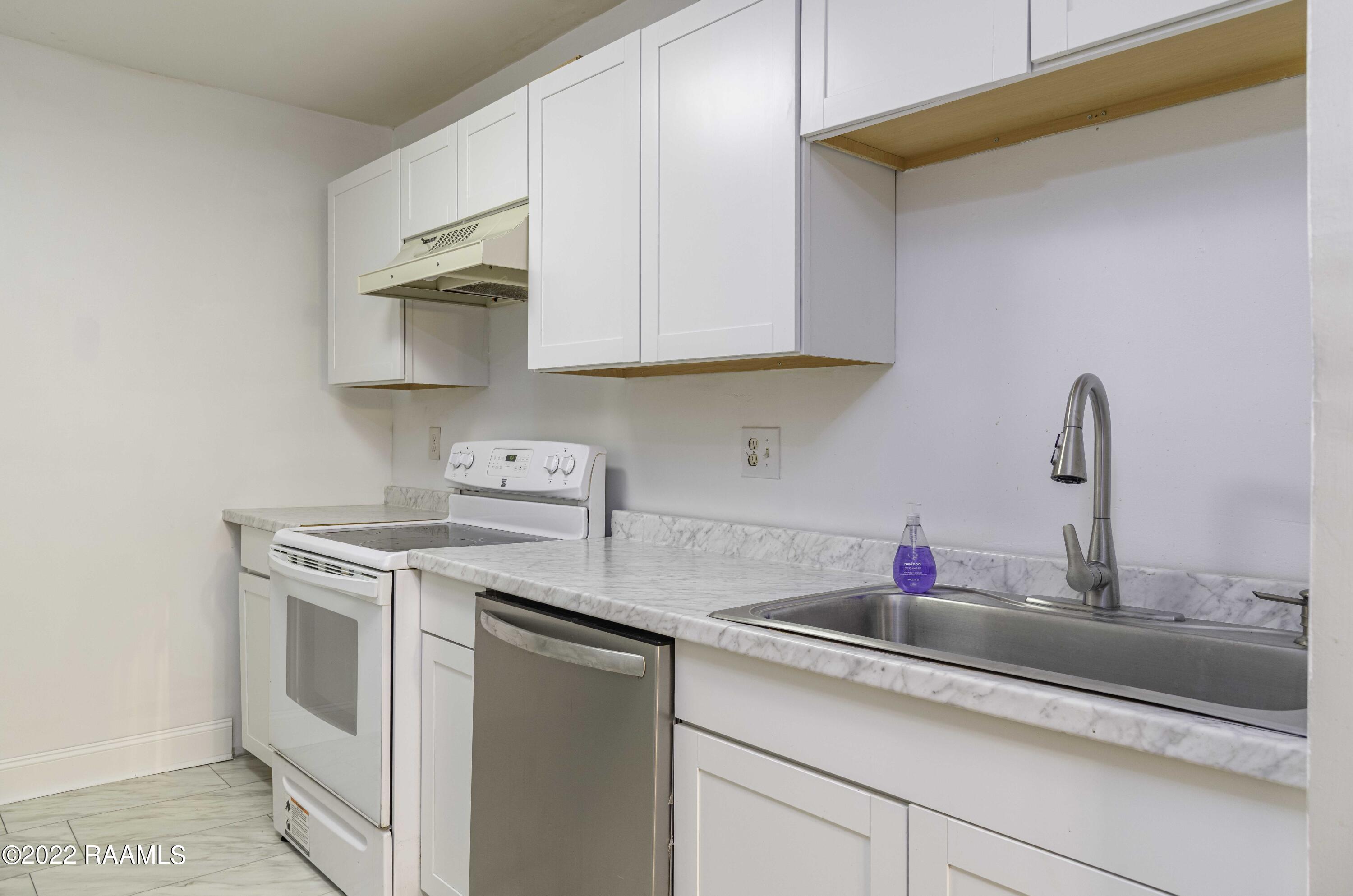701 South College Road, Unit 103 Lafayette, LA 70503 - Photo 5 of 15 Kitchen 2