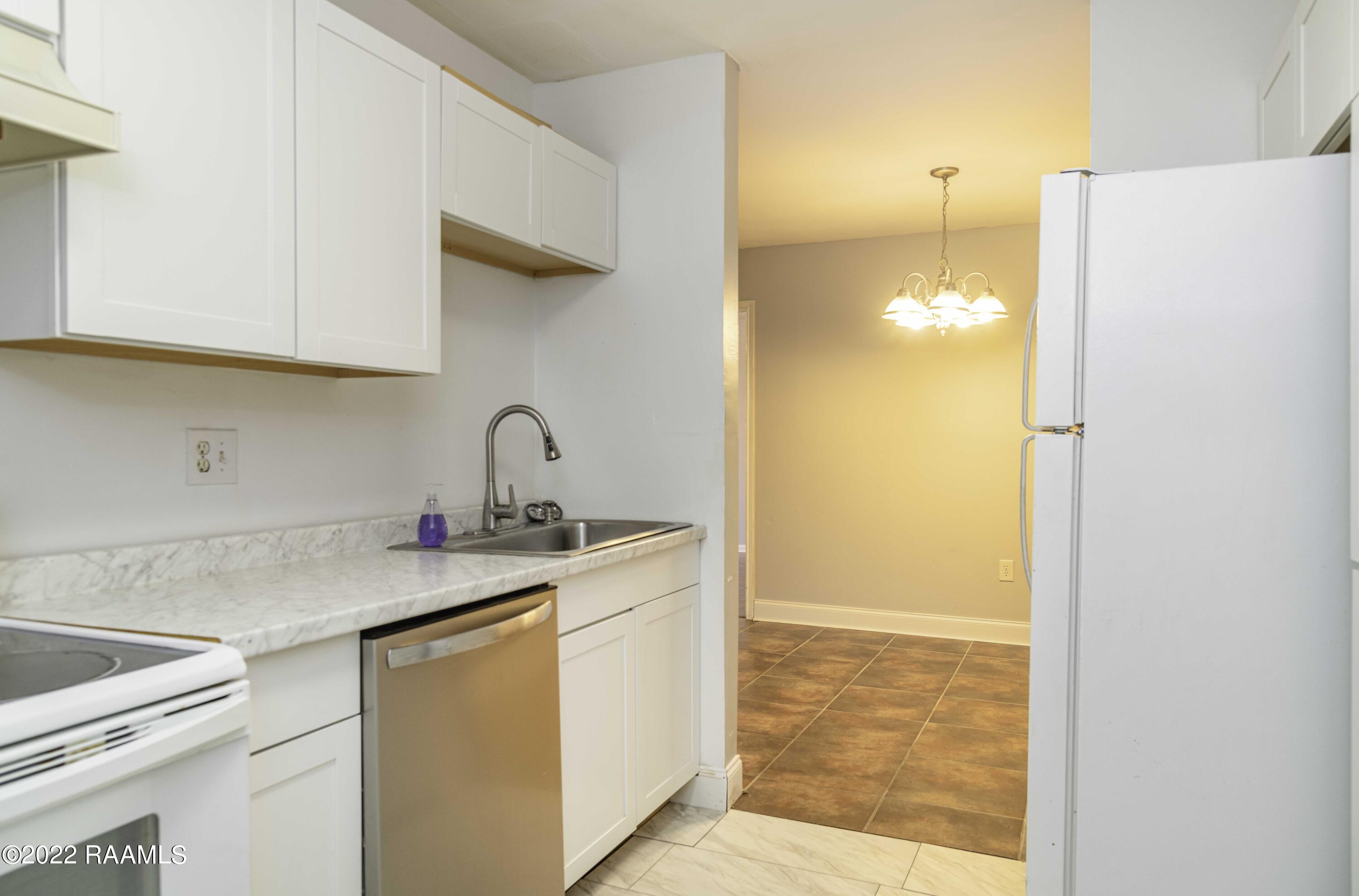 701 South College Road, Unit 103 Lafayette, LA 70503 - Photo 7 of 15 Kitchen 3