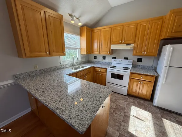 $2,200 | 405 Avent Circle, Holly Springs, NC 27540