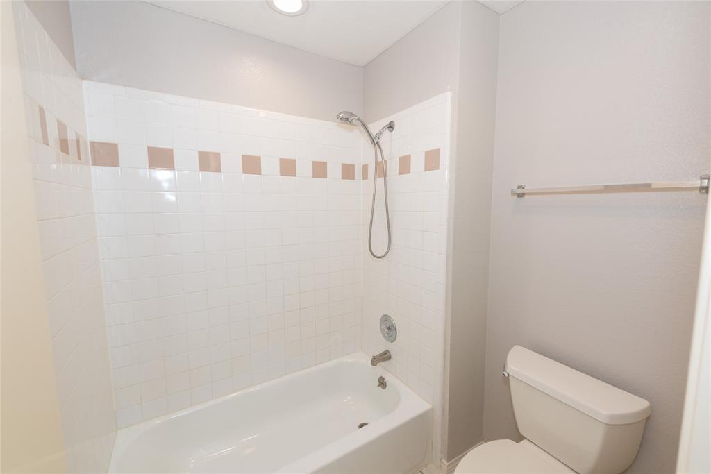 1157 Whistle Saginaw, TX 76131 - Photo 19 of 33 a bathroom with a toilet and a bathtub