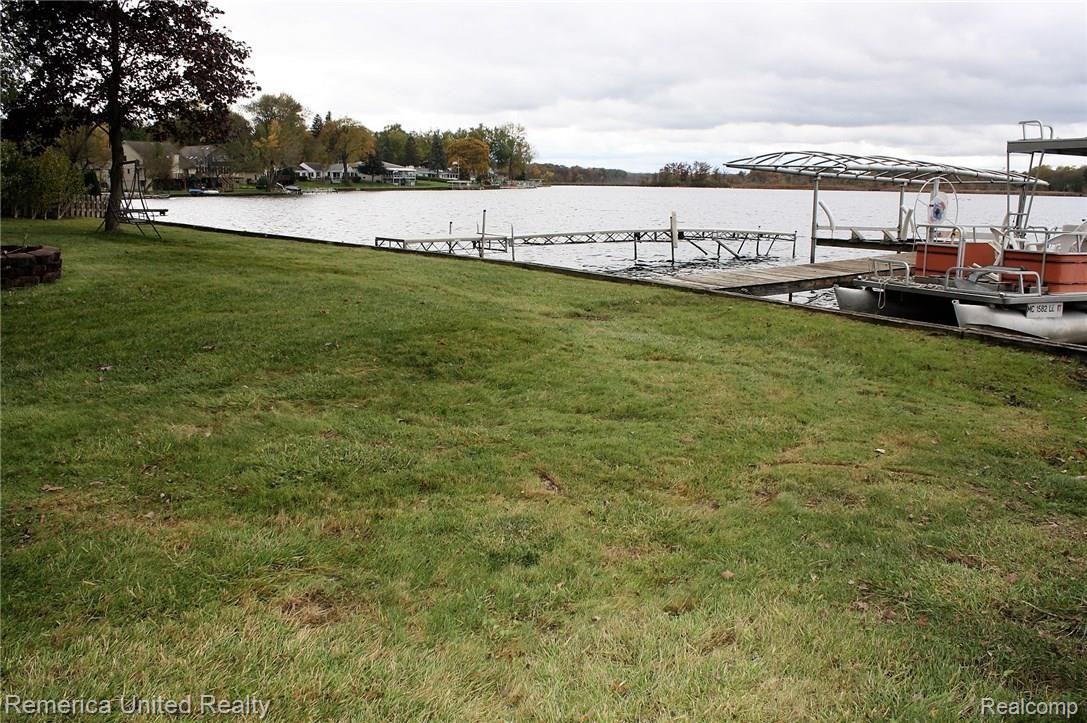 1873 Ladd Road Walled Lake, MI 48390 - Photo 16 of 50 IMG_0343 (2).JPG
