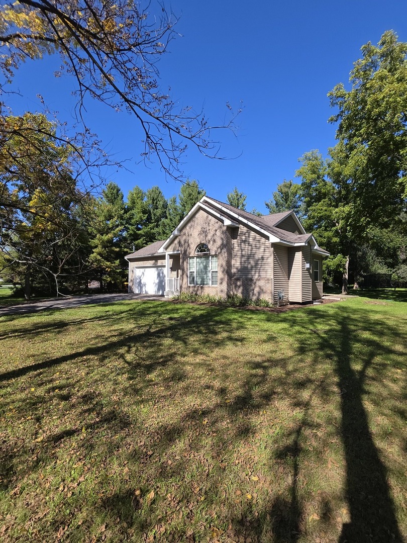7108 West Hillside Road Crystal Lake, IL 60012 - Photo 2 of 29 Gallery Image 2