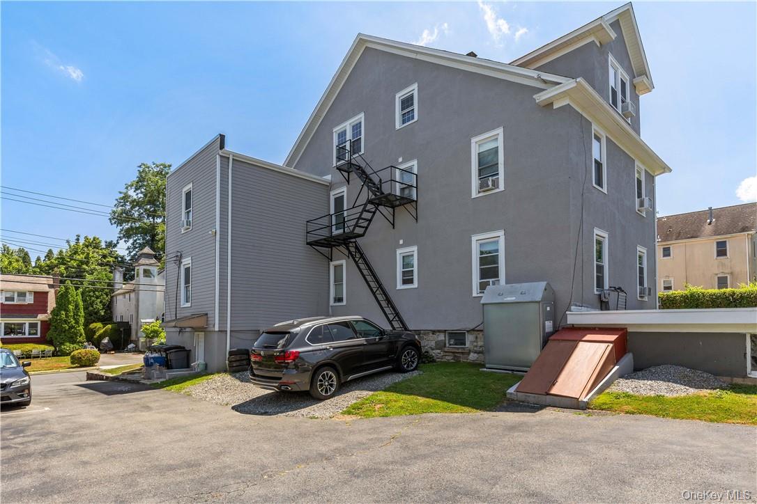 56 Maple Avenue, Unit 1F Rye, NY 10580 - Photo 6 of 16 Shared Driveway and Yard