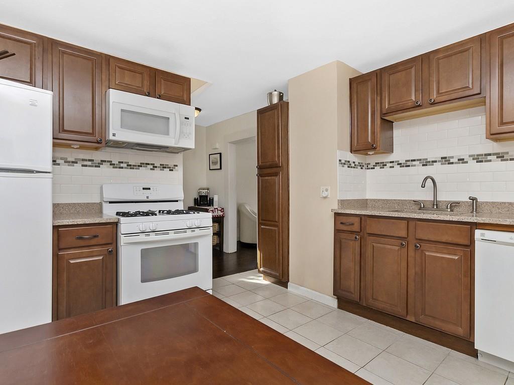 12 Outlook Road Waltham, MA 02451 - Photo 2 of 36
