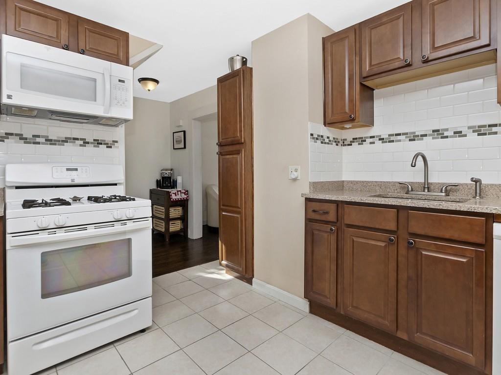 12 Outlook Road Waltham, MA 02451 - Photo 3 of 36