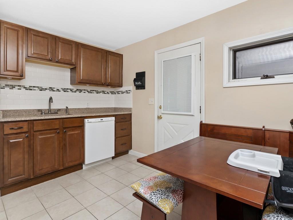 12 Outlook Road Waltham, MA 02451 - Photo 8 of 36