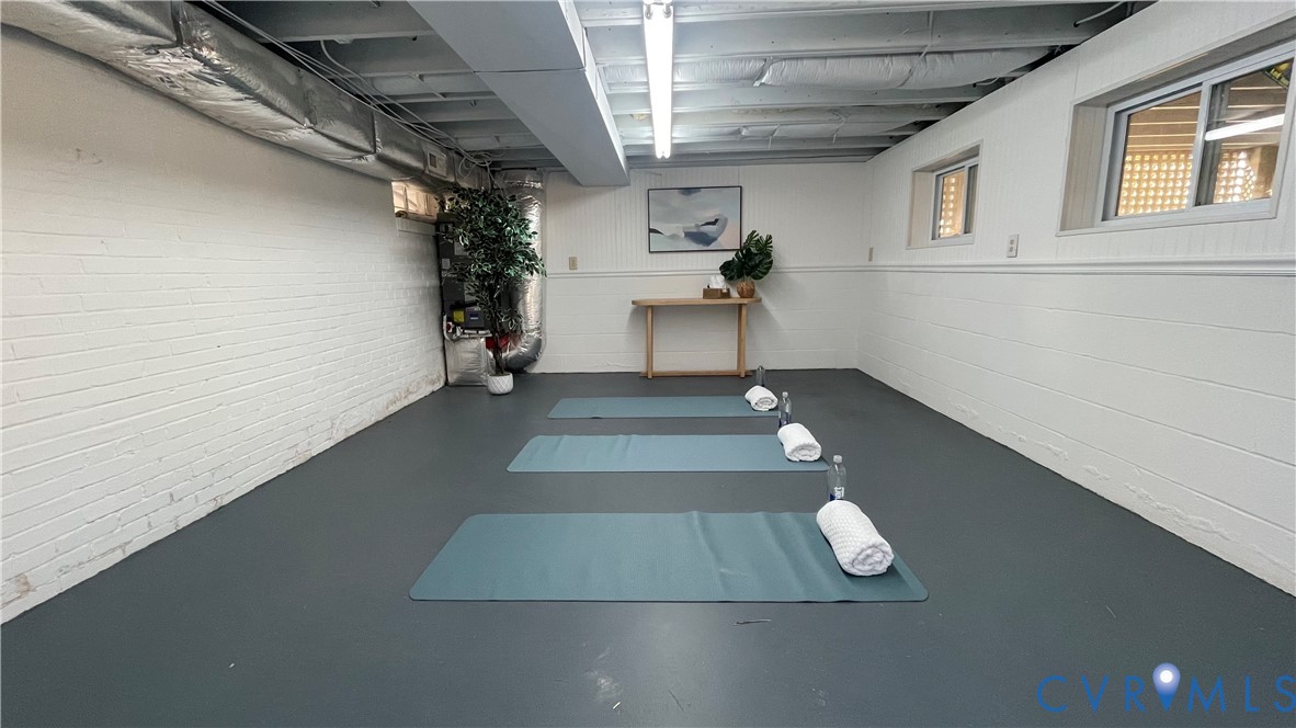 1008 Bevridge Road Richmond, VA 23226 - Photo 41 of 43 a view of a hallway with a room