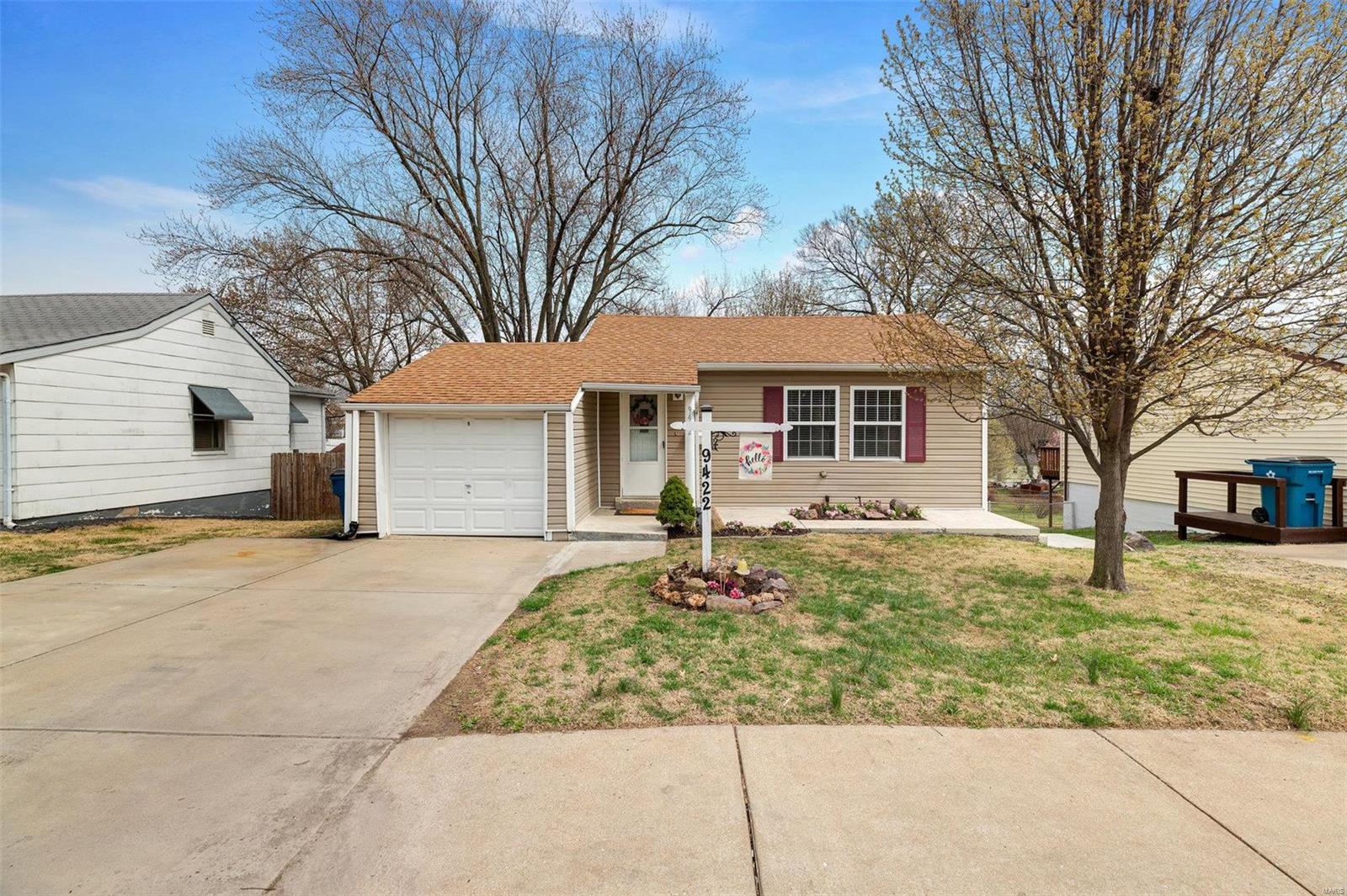 9422 MacKenzie Road St. Louis, MO 63123 - Photo 1 of 33