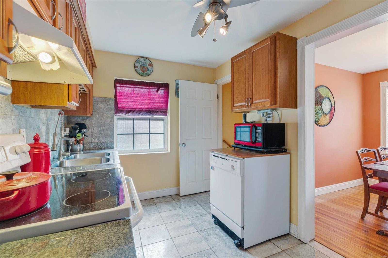 9422 MacKenzie Road St. Louis, MO 63123 - Photo 11 of 33