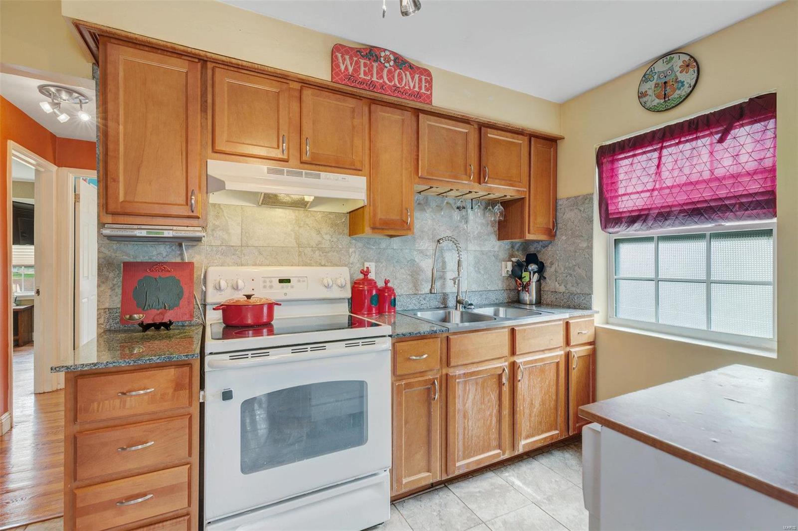 9422 MacKenzie Road St. Louis, MO 63123 - Photo 12 of 33