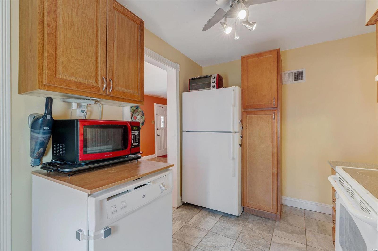 9422 MacKenzie Road St. Louis, MO 63123 - Photo 14 of 33