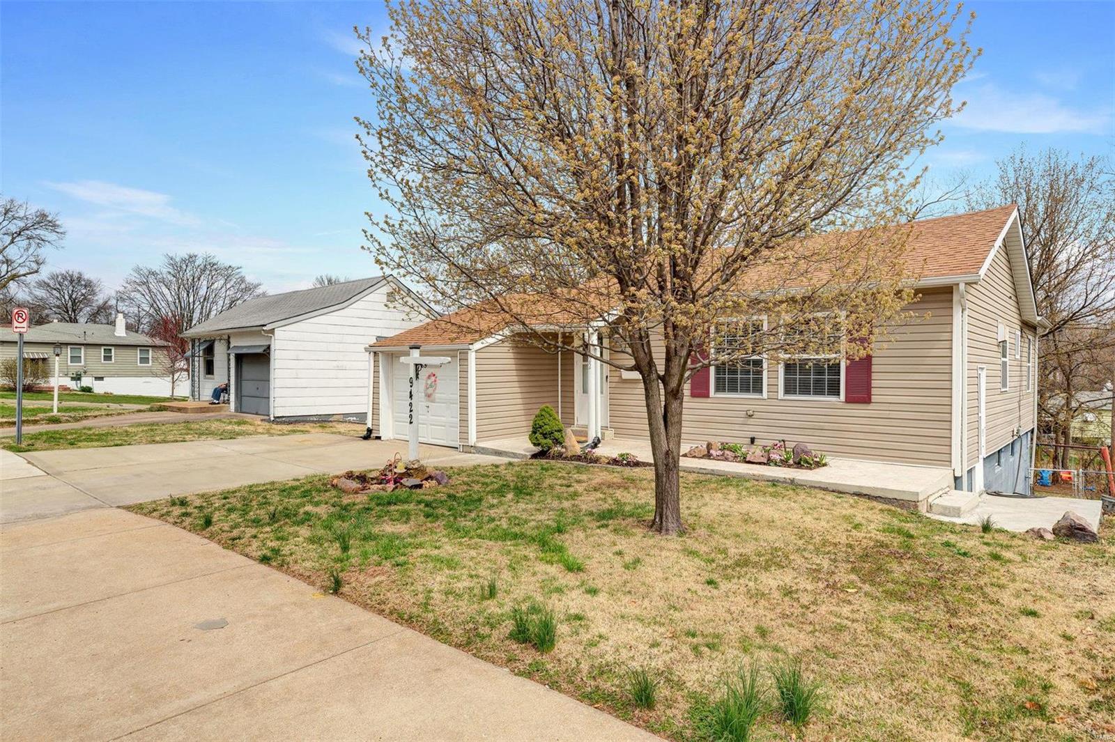 9422 MacKenzie Road St. Louis, MO 63123 - Photo 3 of 33