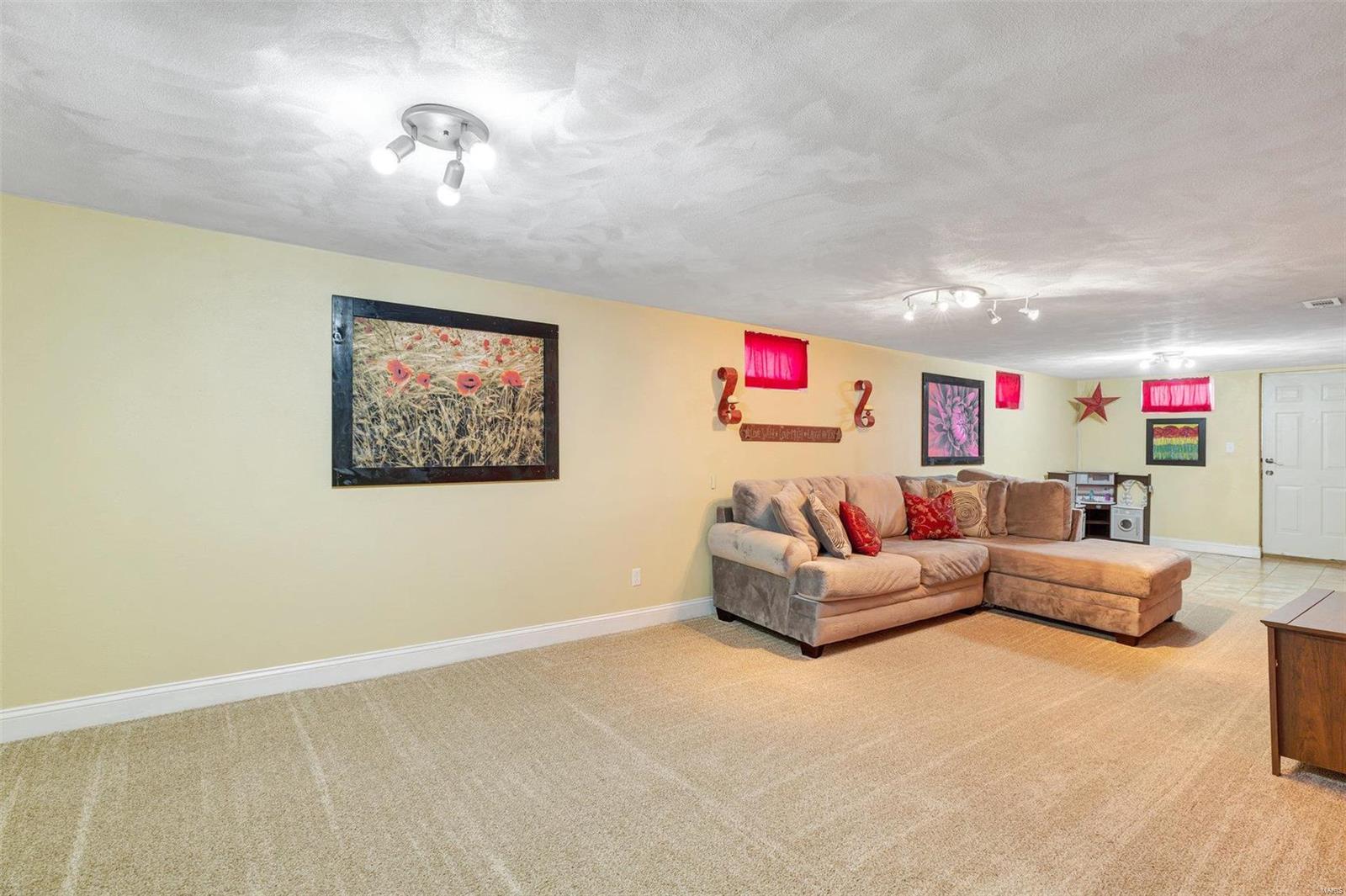 9422 MacKenzie Road St. Louis, MO 63123 - Photo 23 of 33