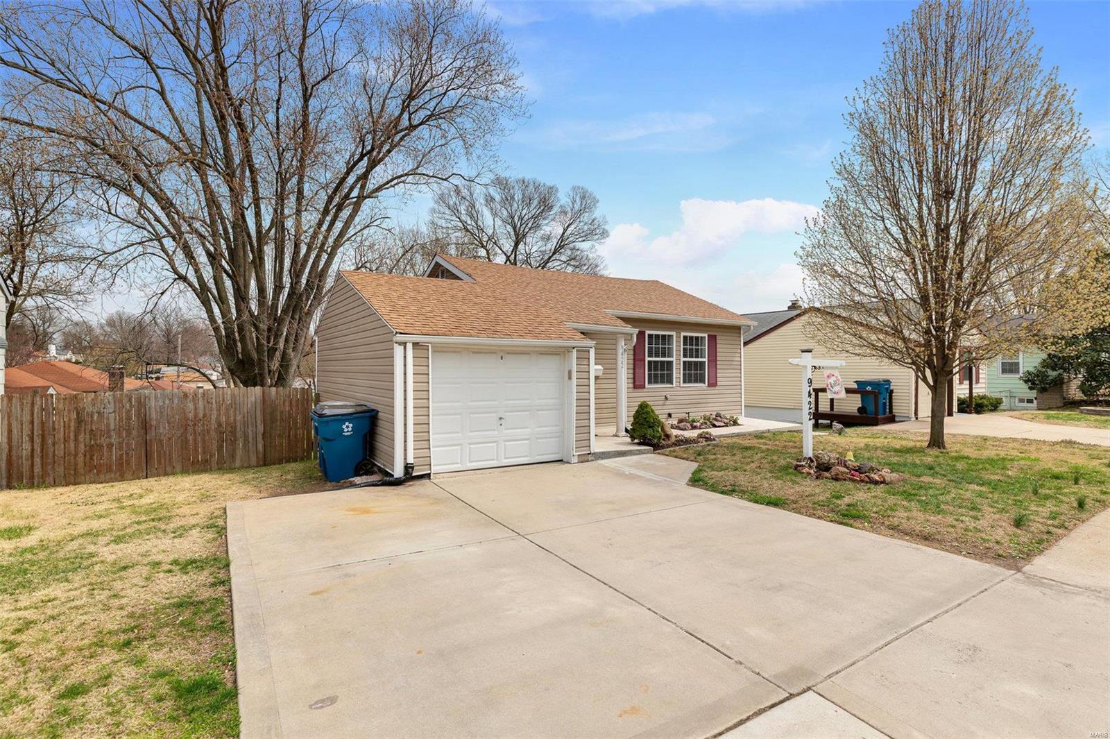 9422 MacKenzie Road St. Louis, MO 63123 - Photo 4 of 33
