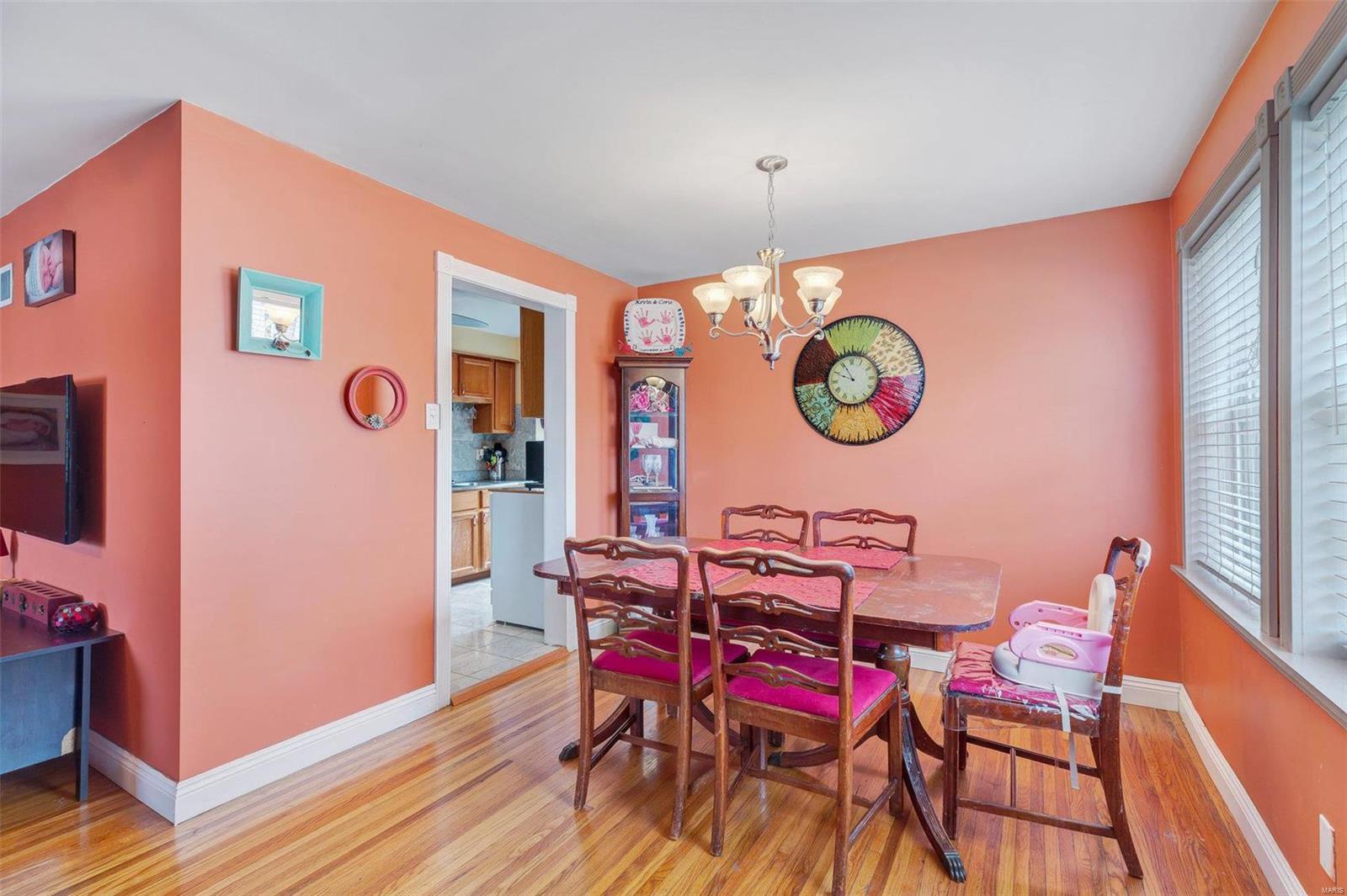 9422 MacKenzie Road St. Louis, MO 63123 - Photo 7 of 33