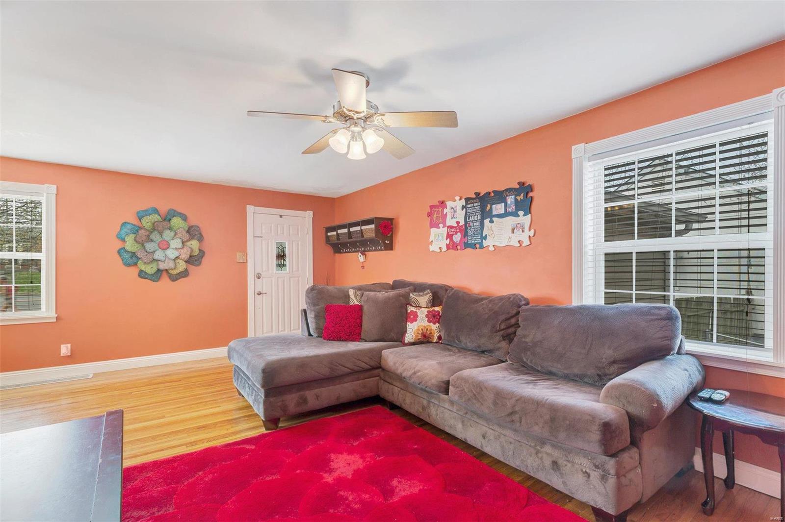 9422 MacKenzie Road St. Louis, MO 63123 - Photo 9 of 33