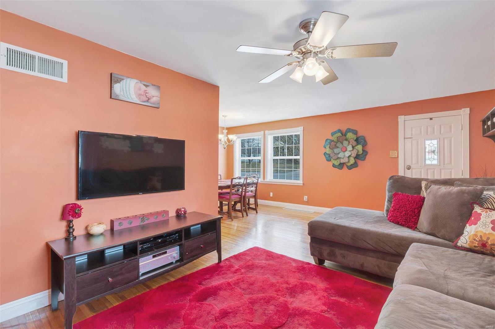 9422 MacKenzie Road St. Louis, MO 63123 - Photo 10 of 33