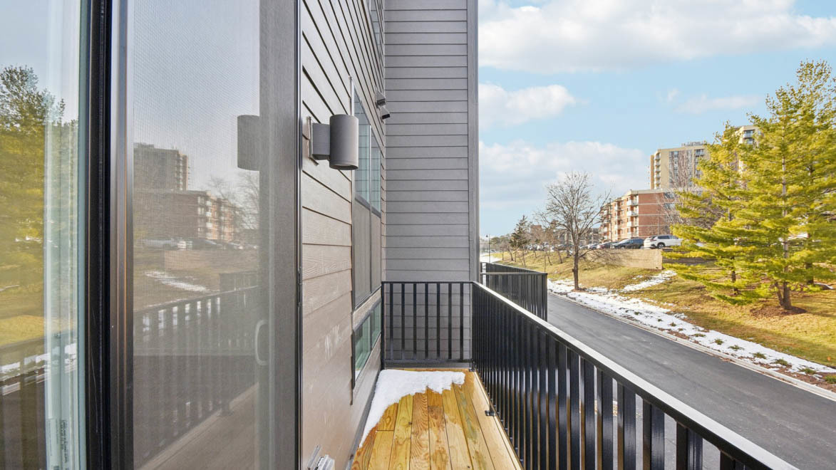 392 Summit Circle Lombard, IL 60148 - Photo 61 of 61 a view of balcony with furniture